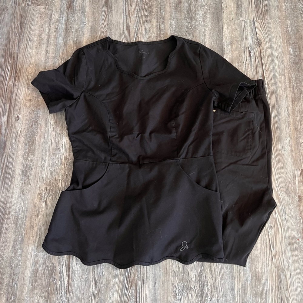 Jaanuu black scrub set